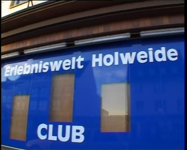 German Fuck Movie: Za Niemieckimi Drzwiami Jest Kurczliwie Pieprzone - Pełny Film