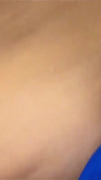 继女在观看继父时被抓，并吮吸他的鸡巴并有一个可爱的结局