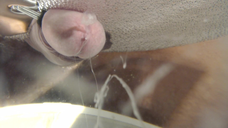 Wankulator Movies: Underwater closeup cumshot by Wankulator