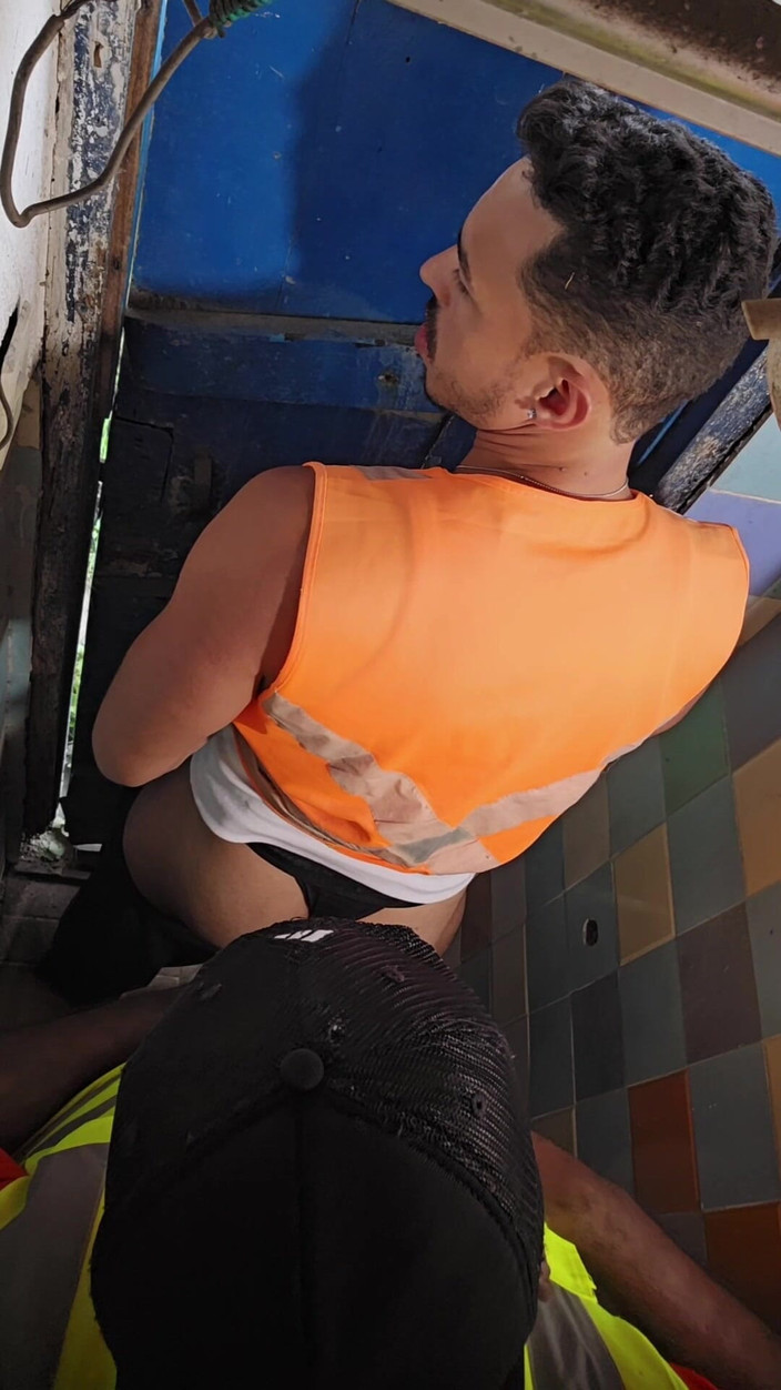 TheBlacKHunterr: Koupelna stavby se změnila v děvku