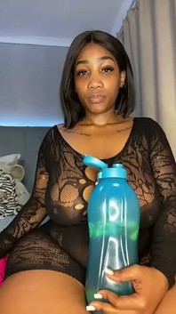 Bbw da đen phun nước nhiều lần & tôn thờ đít