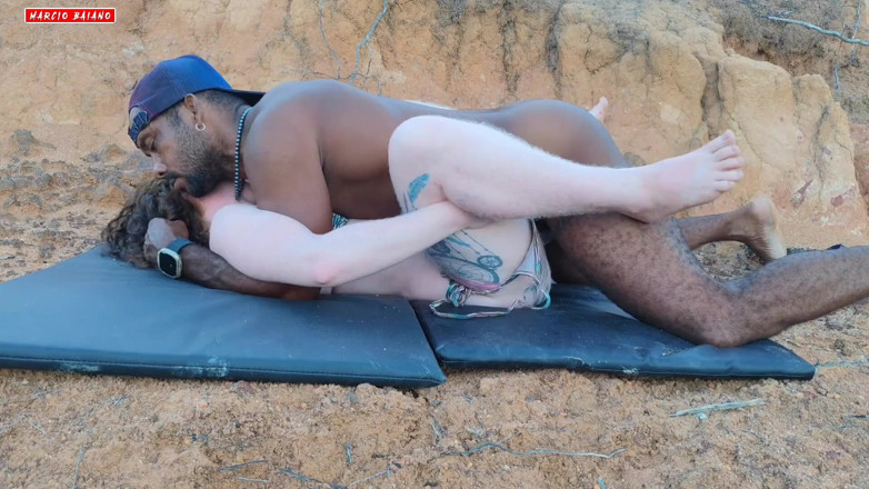 MARCIO BAIANO: Valentine Couple Leaves Quebrada Mattress Just to Fuck