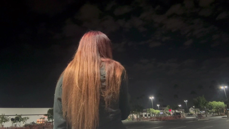 Artemisia Love: Italská kouření s dlouhými vlasy Venku pozdě v noci kuřačka