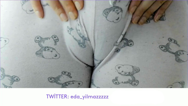 bigass_sexy_bigboobs: Stydké pysky- Pyžama- Nafouklá kundička- Oteklá kundička