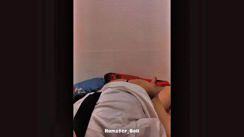 Hamster_Ball: マレー人のヒジャブは皆、フェラチオのペニスがとても上手であることは認めます