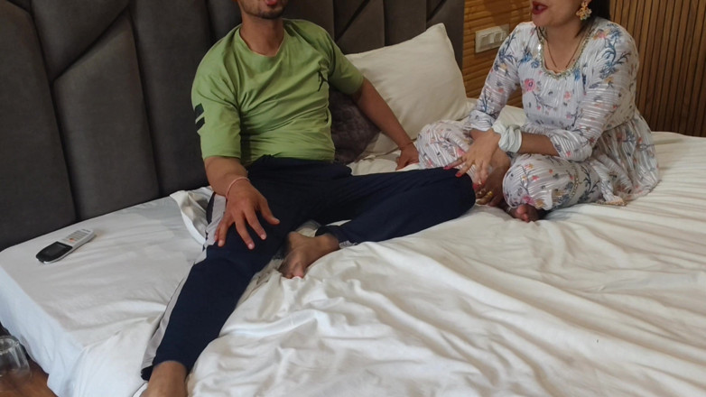 Hornycouple149: น้องสะใภ้ซาร่าแสบๆ สอนเย็ดให้กับน้องเดวาร์วัยรุ่นบริสุทธิ์ แล้วเดวาร์ก็เย็ดเธอ