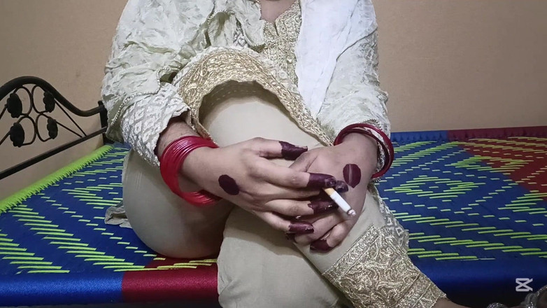 Faryal: 집에 오는 파키스탄 거유 여친