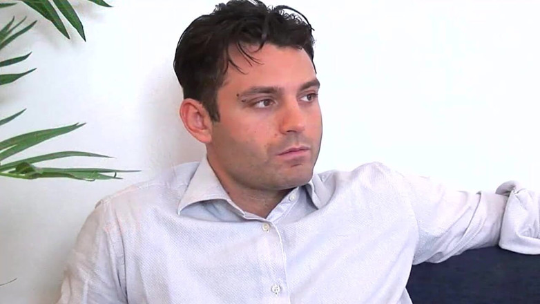 XTime Vod: Pentru a fi angajată ca secretară o ia în cur și este...