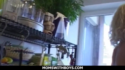 Moms With Boys: Mamuśka blondynka na kolacji jebanie randkę