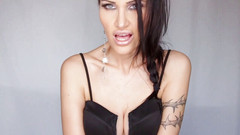 Lady Mesmeratrix Official: Le mie tette dominano il tuo lurido pisellino