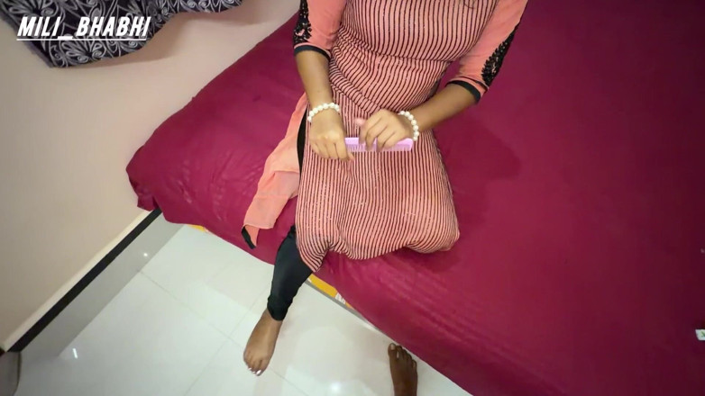 Mili bhabi: Desi schöne damen taylor enge muschi ficken voll hindi Audio...