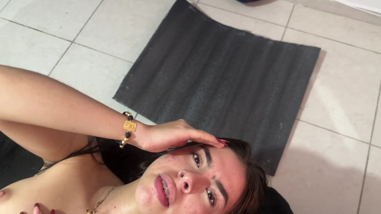 Teen amateur Latinas: Él Quiere Que Se Lo Ponga En Él Y Me Pide...