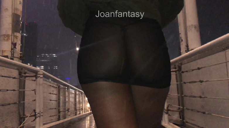 Joanfantasy: Divertimento invernale in abito trasparente