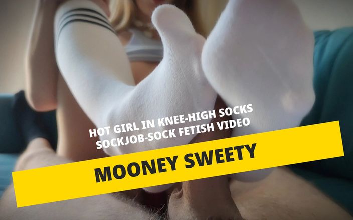 Mooney sweety: Gorąca dziewczyna w skarpetkach na kolana. Sockjob - sock fetysz wideo