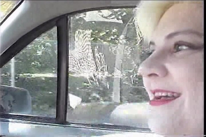 Julia Reaves world: Blonde MILF lutscht schwanz tief und nimmt creampie