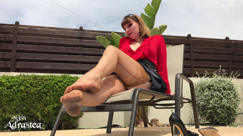 Miss Adrastea: Лижи мои летние подошвы в нейлоне!