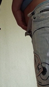 Dvě přítelkyně masturbují a stříkají v džínách