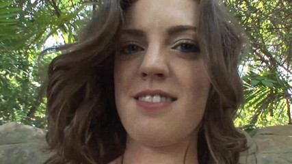 Lesbian Illusion: La lesbica ebano viene compiaffuta dalla sua ragazza bianca arrapata