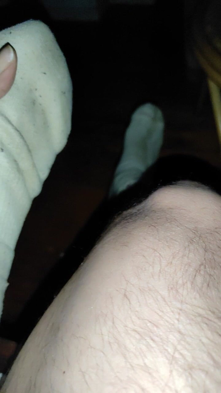 SmokedAlloy2: 运动鞋和白袜子看起来像伟哥