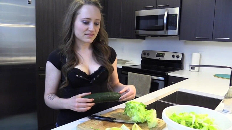 Lizzie Love: Hot wife gives bj