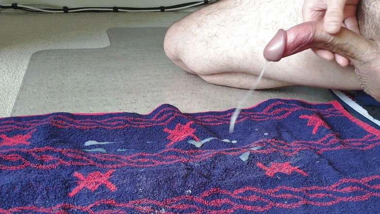Curved One: Huge hands-free cumshot