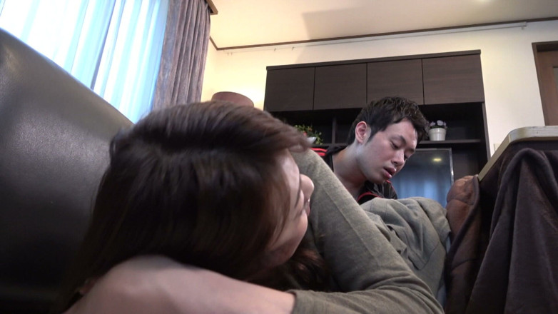 MBM3988: A173b09 Indulge in Mischief Inside the Kotatsu! a Mature Woman's...