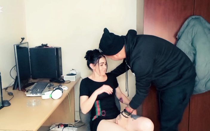 Mysticbabe8: Ragazzo scopa ragazza che gioca con la xbox