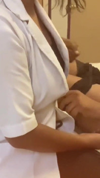 Docteur et patient, vidéo de sexe réelle, un docteur à gros cul se fait baiser par un patient