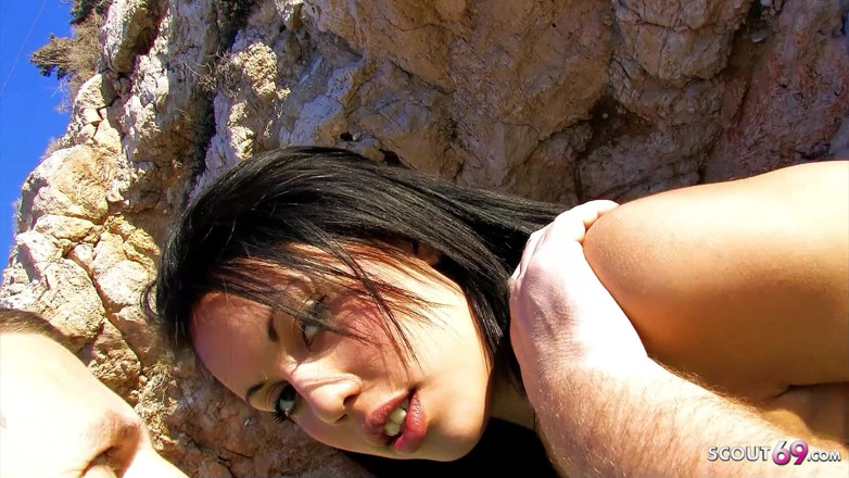 Full porn collection: Büyük memeli latin genç karmen tatilde açık havada üvey babası tarafından...