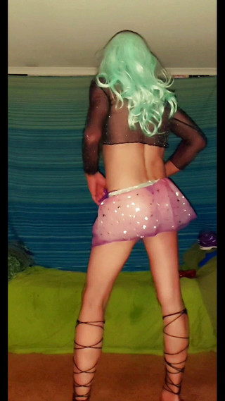 Lizzaali: Scéna 1 s tutu naolejované a fialové kalhotky