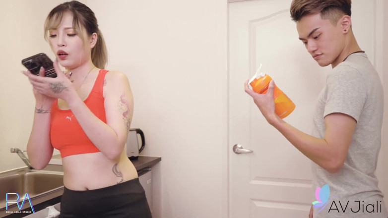 AV Jiali: Personal Trainer Bad Bad Gets Fucked by a Perverted Client