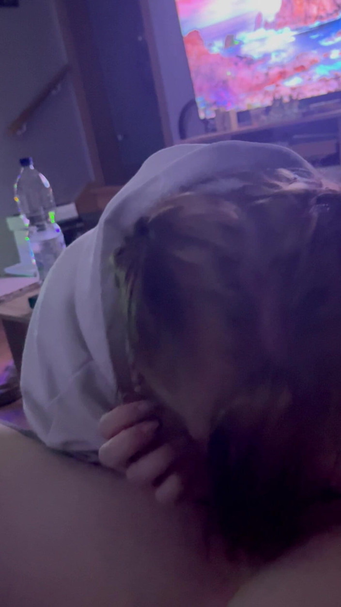 Couple18and38: Tânără De 18 Ani În Genunchi Făcând Sex Oral
