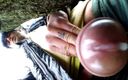 Idmir Sugary: 公園の木の後ろの精液をクローズアップし、亀頭でカメラレンズに精液をこすりつける