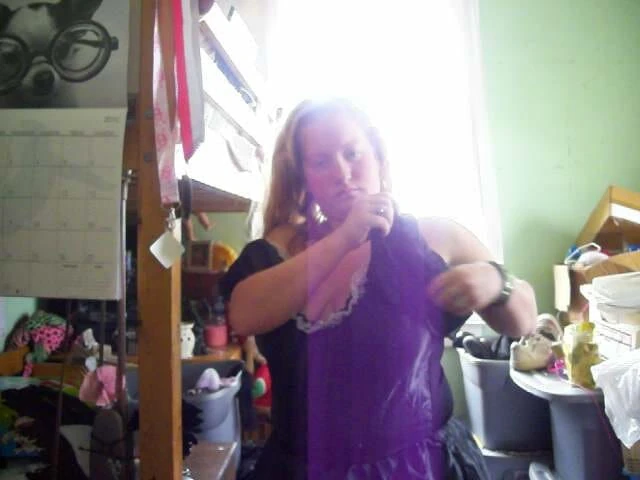 Foxy_Roxy69: Empregada strip