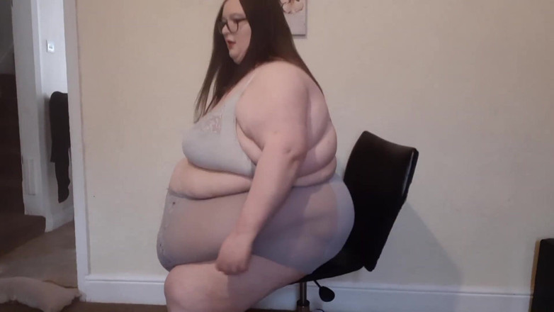 SSBBWLadyBrads: SSBBW goddess vs office chair - fat chat