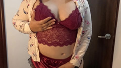 Soraya Culona: मेरी खूबसूरत विशालकाय सौतेली मम्मी Soraya culona मेरे दोस्त के कैमरे के सामने नग्न हो जाती है। असली घर का बना कोलम्बियाई