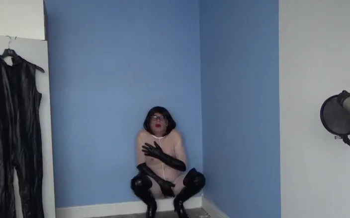 Leather Kirsten: Compilation of New Outfits
