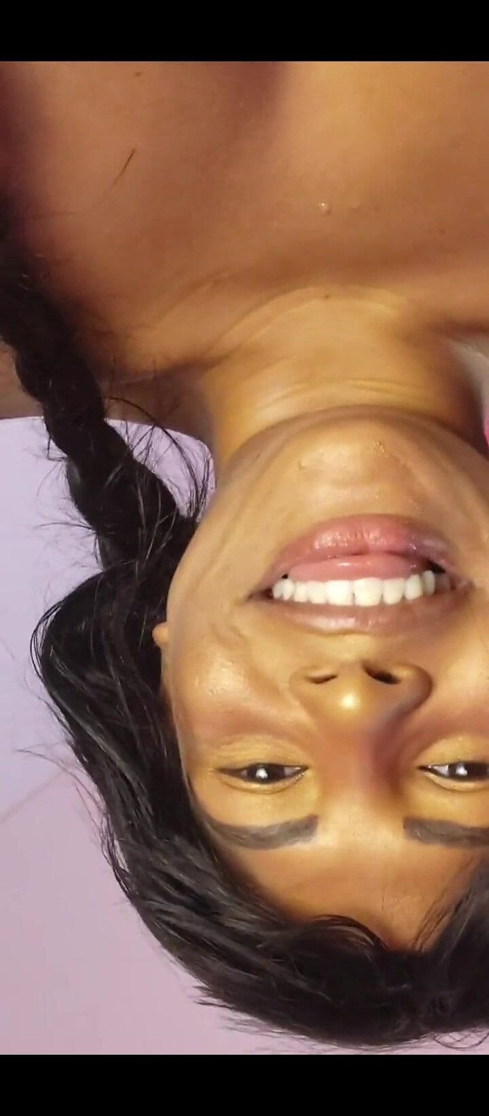 anabel693: कामुक वेबकैन लड़की अपनी चुदाई मशीन से अपना गला चोदती है जबकि उसकी चूत वाइब्रेटेड है