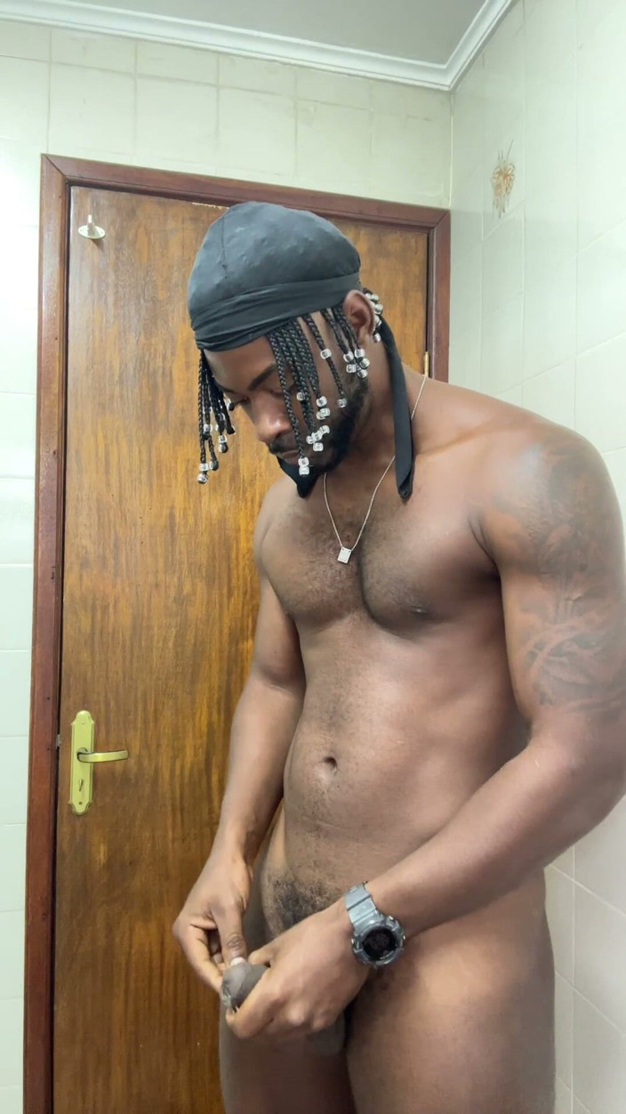 Marlon Costa Official: Ne kadar süt olduğunu görebilmek için prezervative bolca boşaldım