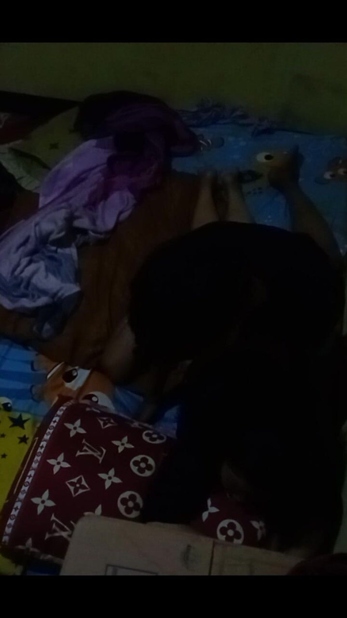 Famly sex: 자지를 빨아주는 거유 밀프