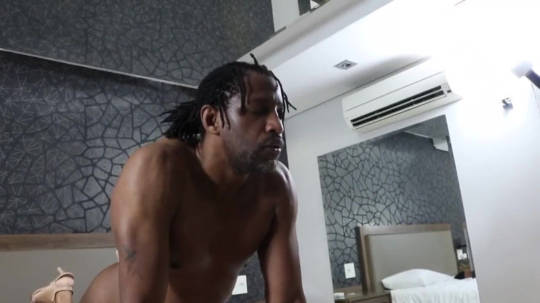 Clarkes Boutaine: Întâlnire sexy cu această tipă braziliană rea Luana Aguiar Partea