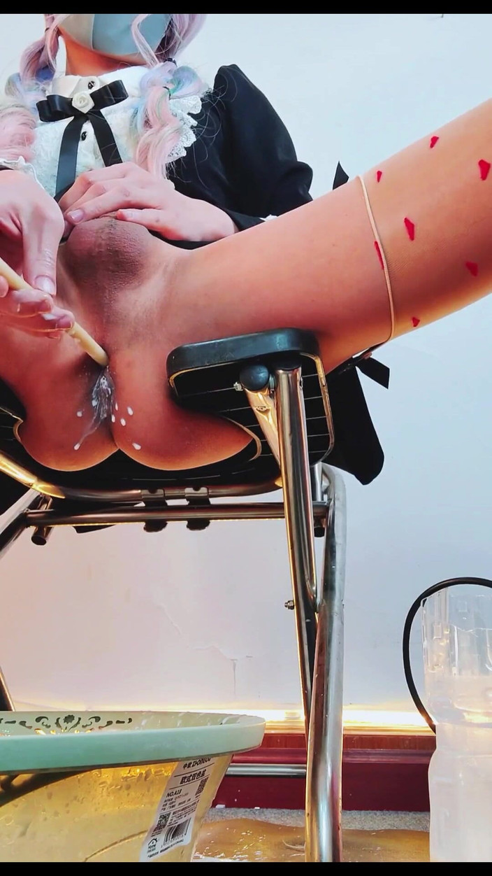 Bsmtv5566: Pseudo-flicka: Användningen av olika sexuella rekvisita och hållningsundervisning gör att...