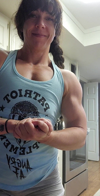 Ecko Belle: Protahování mých sexy svalů pro vás - ep.7