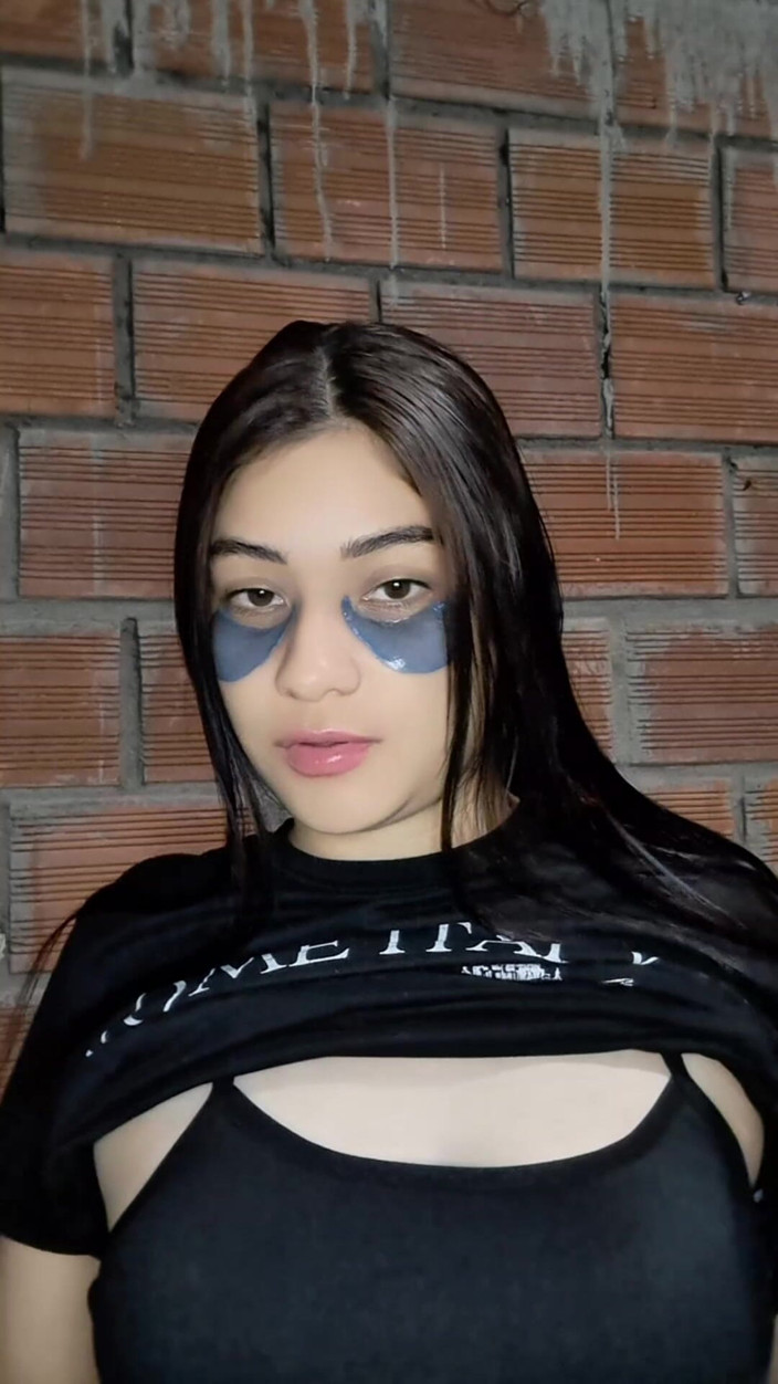 Yulieth Gomez: Yulieth हॉट चूत तेजी से और गहराई तक गिराती है