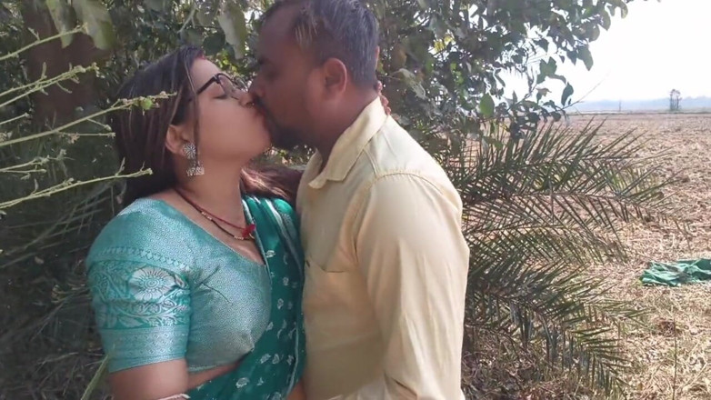 Sona bhabhi: Video rekaman seks istri seksi india lagi asik ngobrol sama...