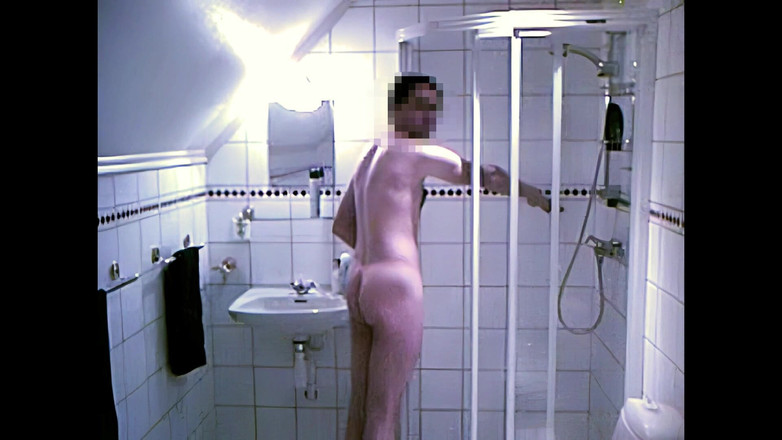 Mark Hannes: Bonggol Kencing dan Mandi Melancap