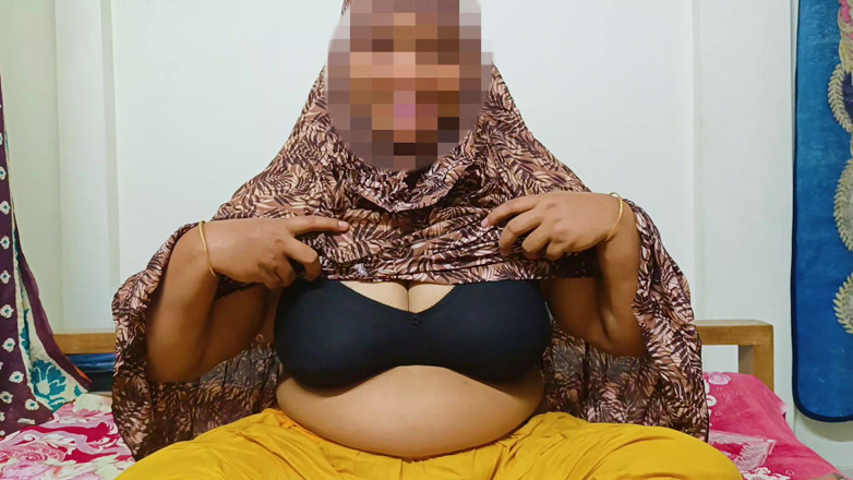 Hoktoml99: Hintli köy açık havada kızlar eve geldi ve yarak emiyor