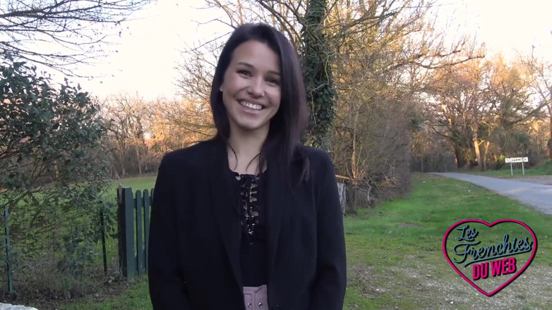The Frenchies of the web: Melia, gadis nakal yang menemukan kenikmatan daging