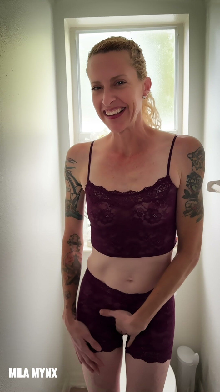 Mila Mynx: Desperate to Pee in My New Lingerie