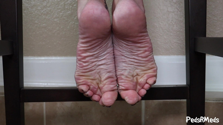 PedsRMeds: Myprettyfeet8 Bare Feet Under the Chair